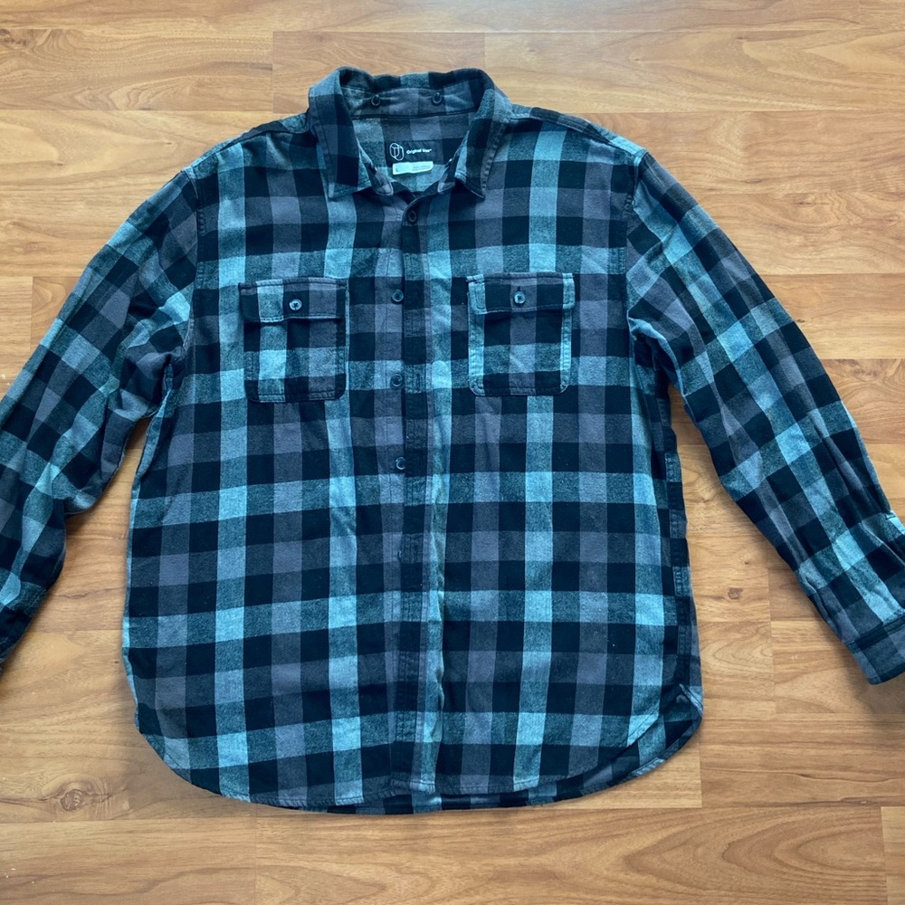 Black and Grey Button Down Flannel in Men’s size Large
